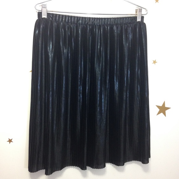 Metallic Ruffle Skirt - Picture 2 of 8
